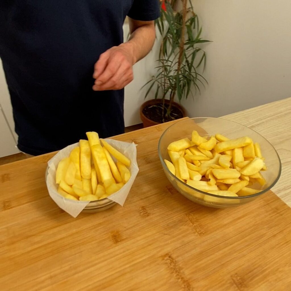 Gyros im Pommes-Schälchen