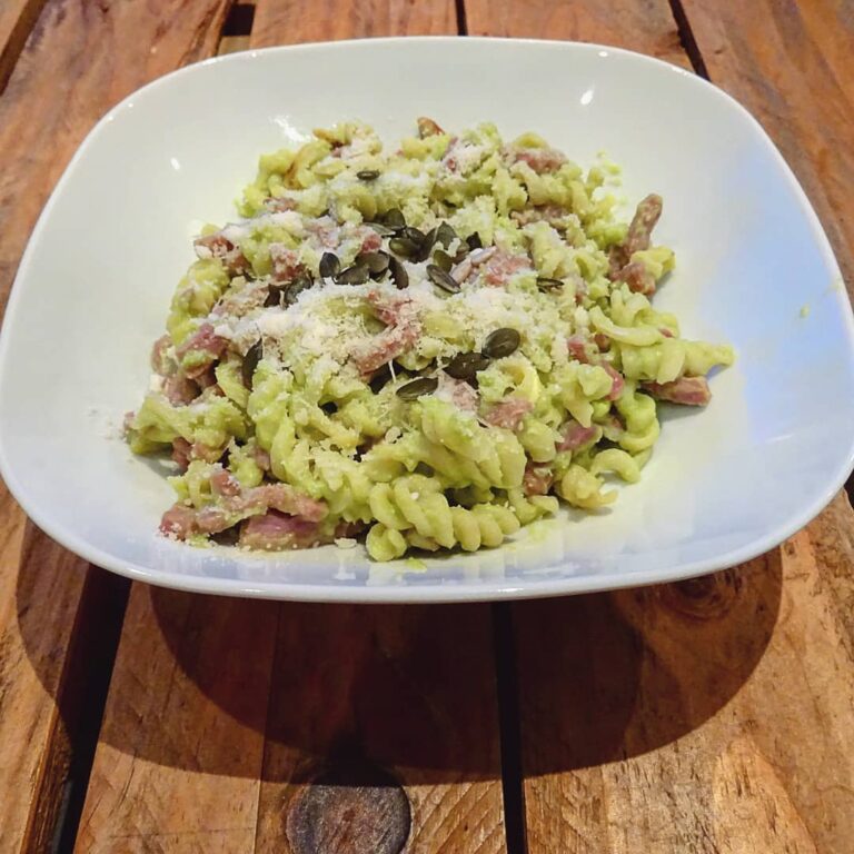 Pâtes avocat lardons façon carbonara