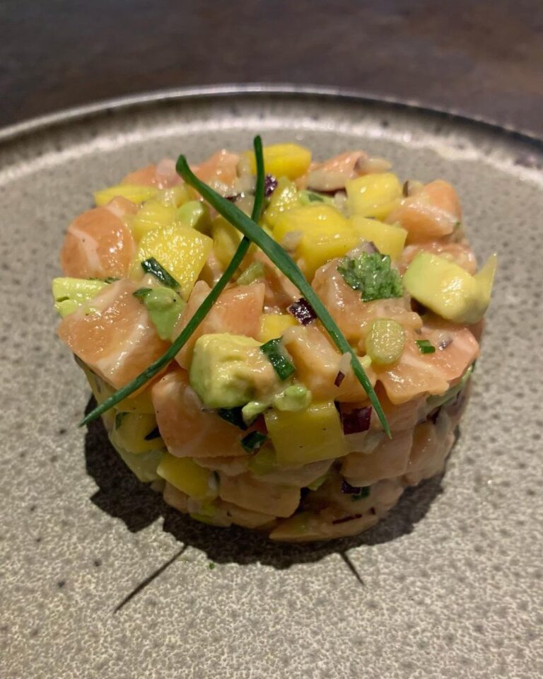 Tartare de saumon avocat et mangue rapide