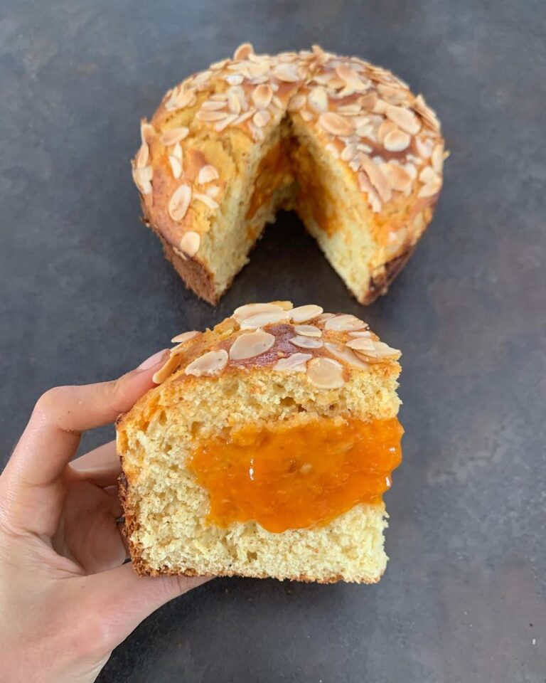 Cake au coeur d’abricots et amandes effilées