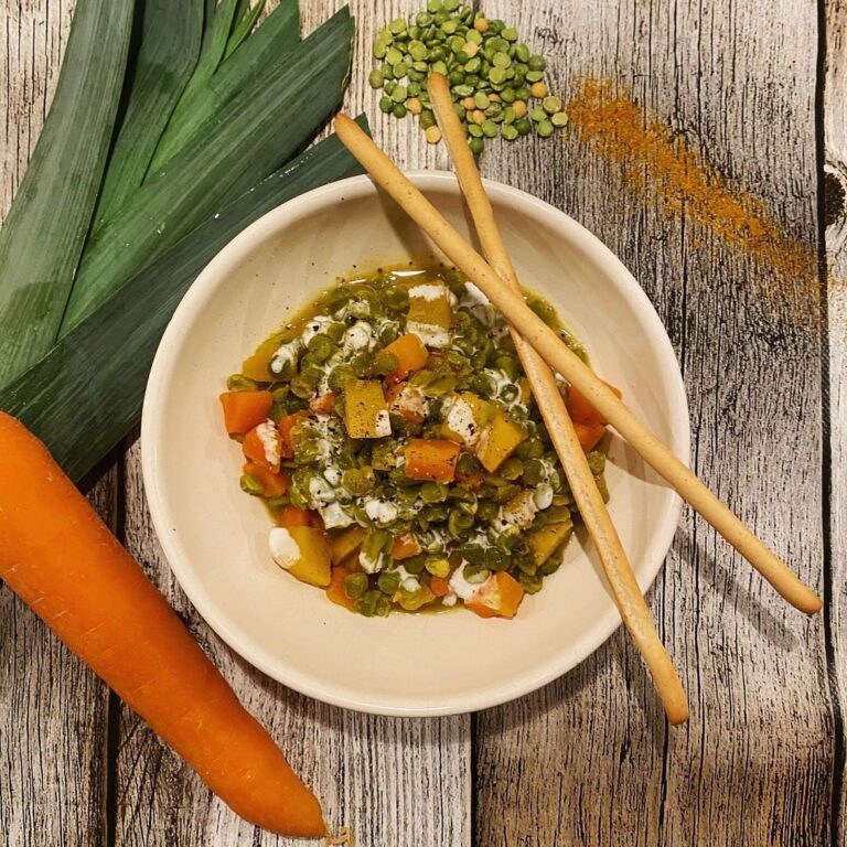 Soupe de pois cassés à la coco et curry