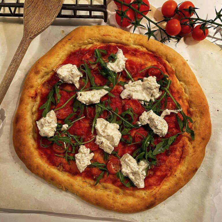 Pizza traditionnelle à la burrata