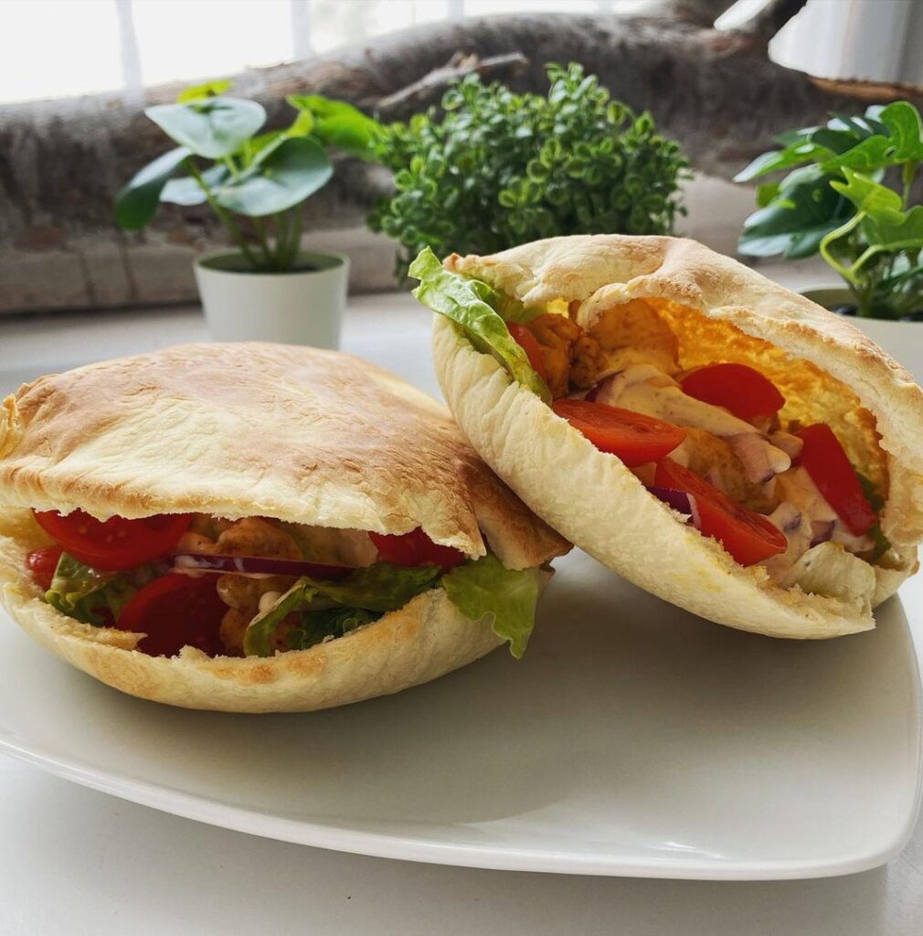 Pains pitas au poulet
