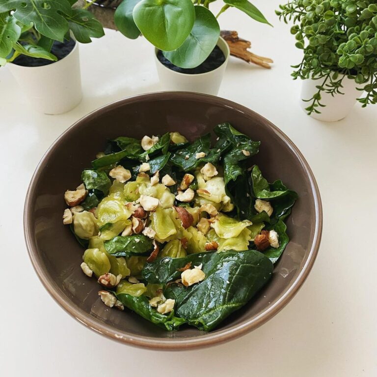 Ravioles sautées aux épinards et noisettes grillées