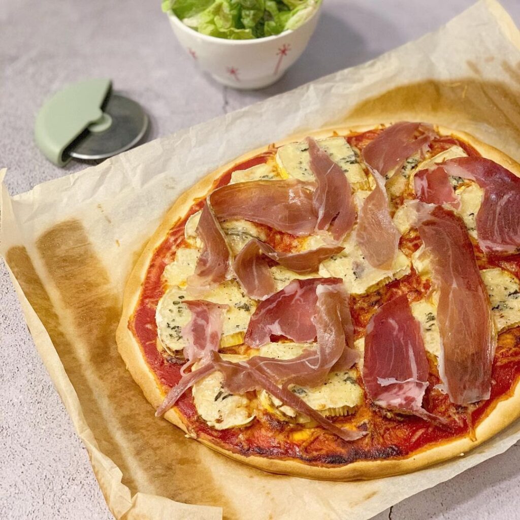Pizza fourme / jambon cru