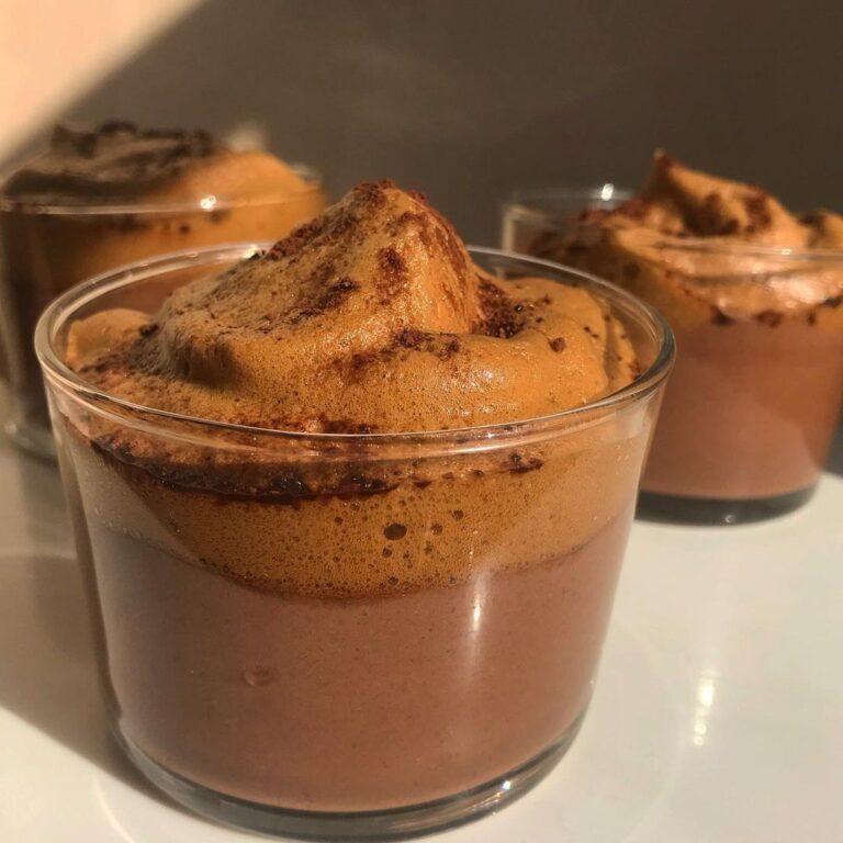 Cafe Dalgona et mousse au chocolat vegan