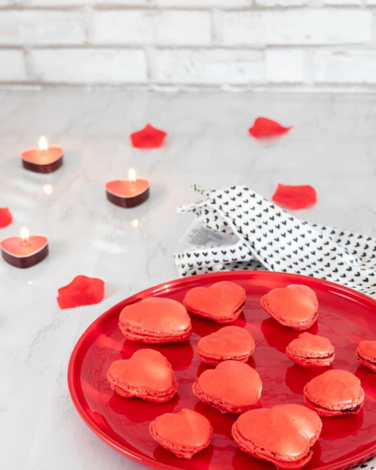 Macarons cœurs framboise