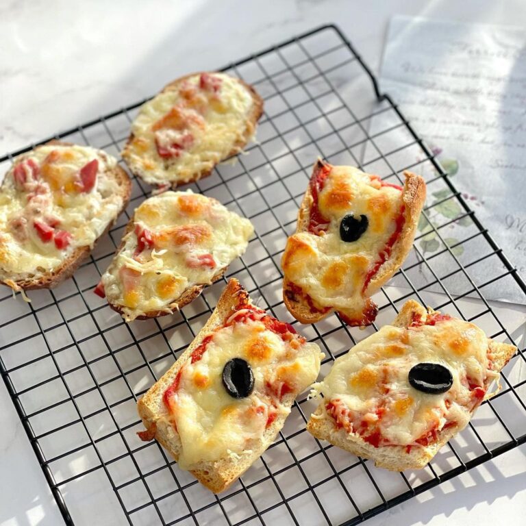 Pains pizza à la sauce tomate anti gaspi