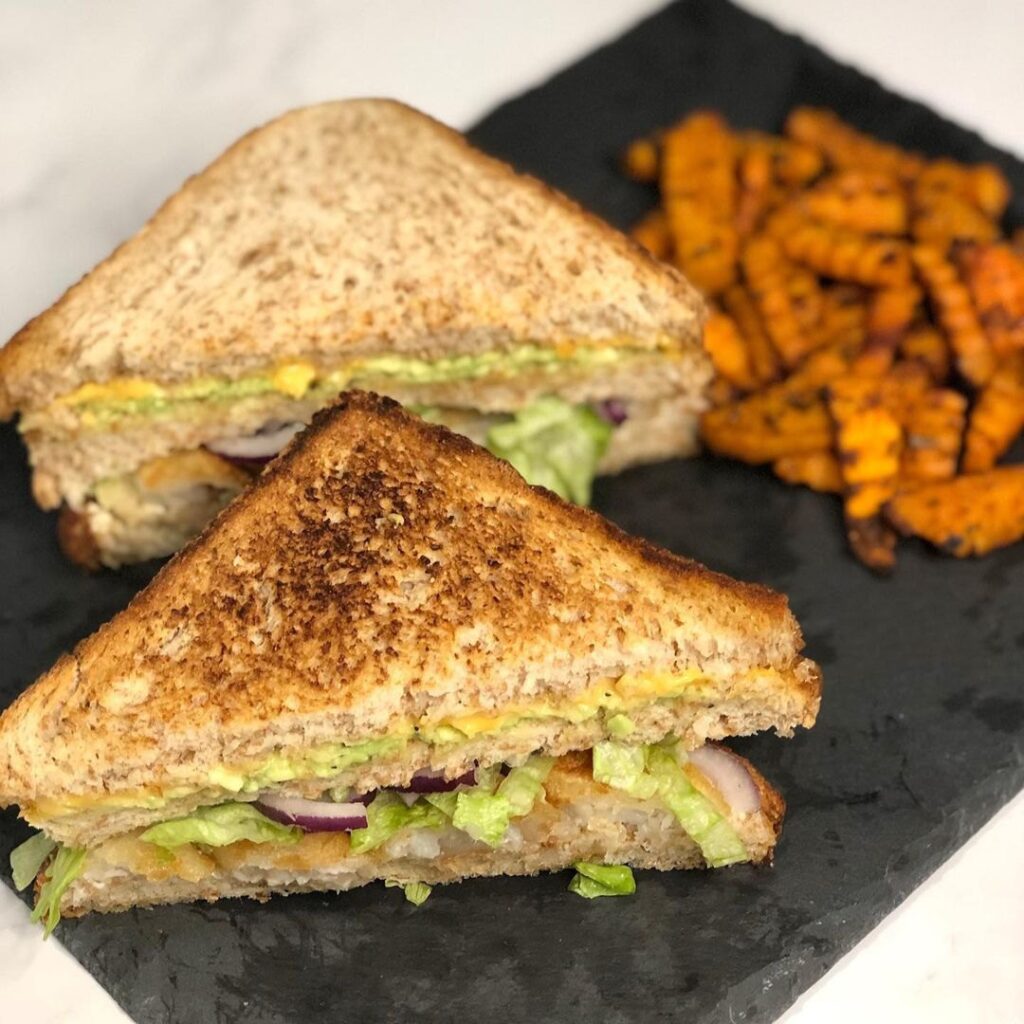 Le croq&rsquo; façon club sandwich au poisson pané