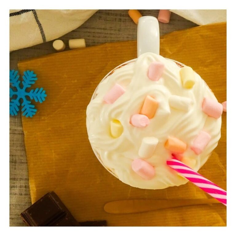Chocolat chaud et mini-guimauves