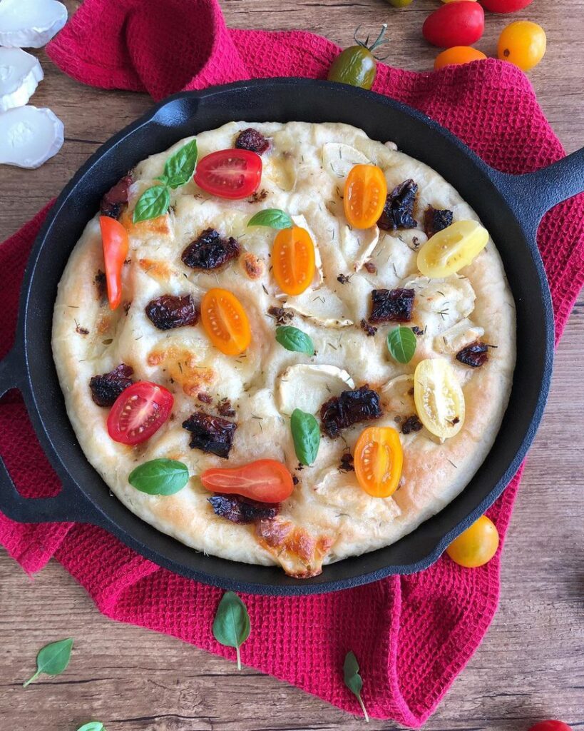 Focaccia au chèvre et tomates séchées