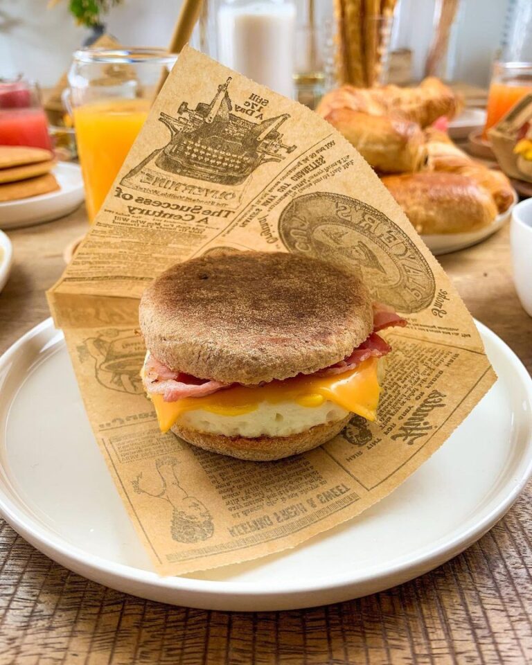 Muffin anglais oeuf bacon et cheddar