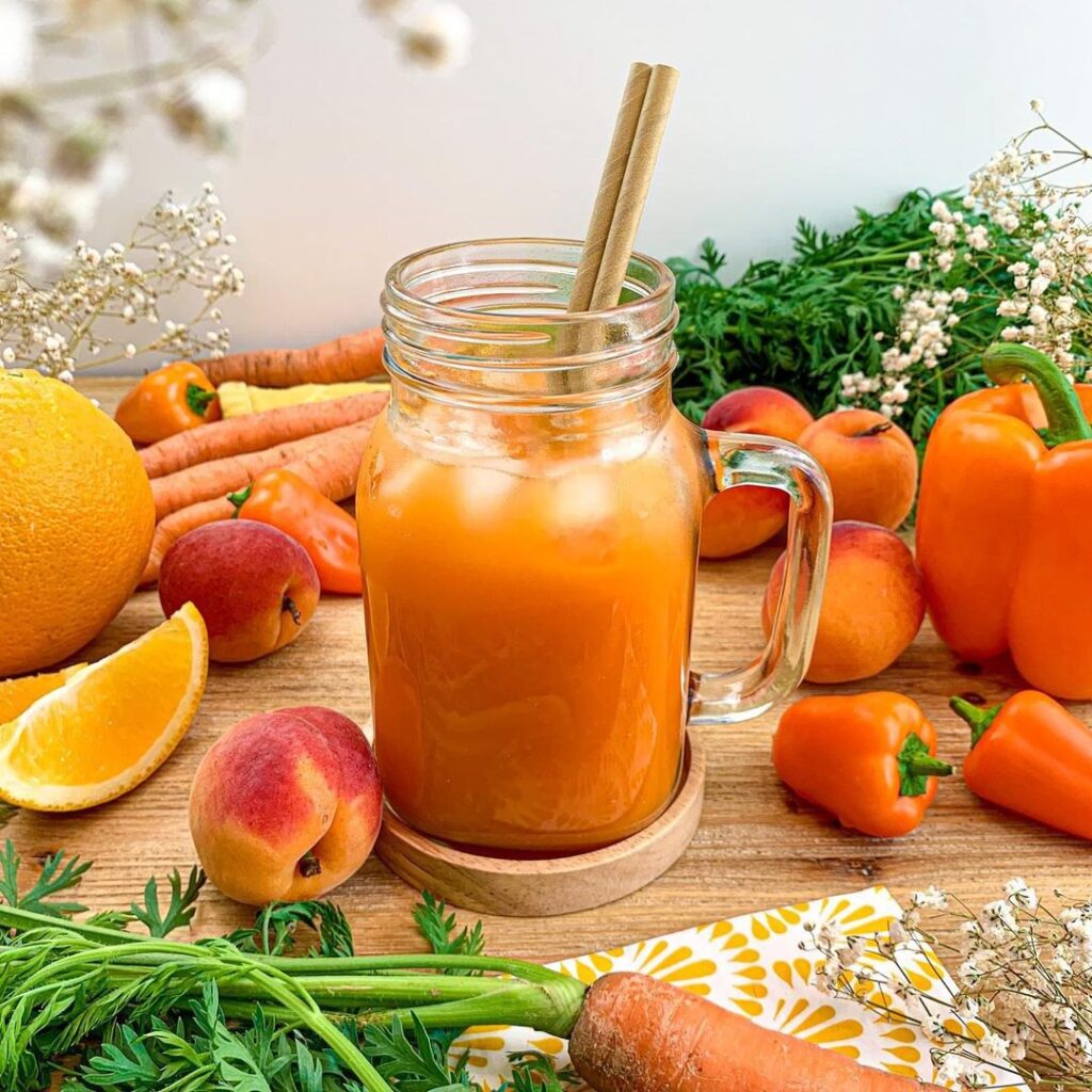 Jus d’orange, carotte, poivron et abricot