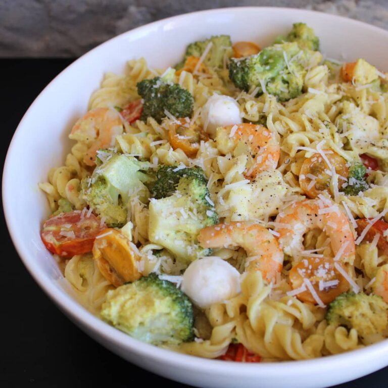 Pâtes crémeuses aux crevettes et aux légumes
