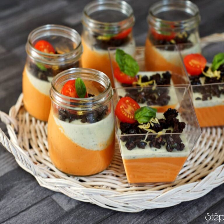 Panna cotta à la tomate et aux olives