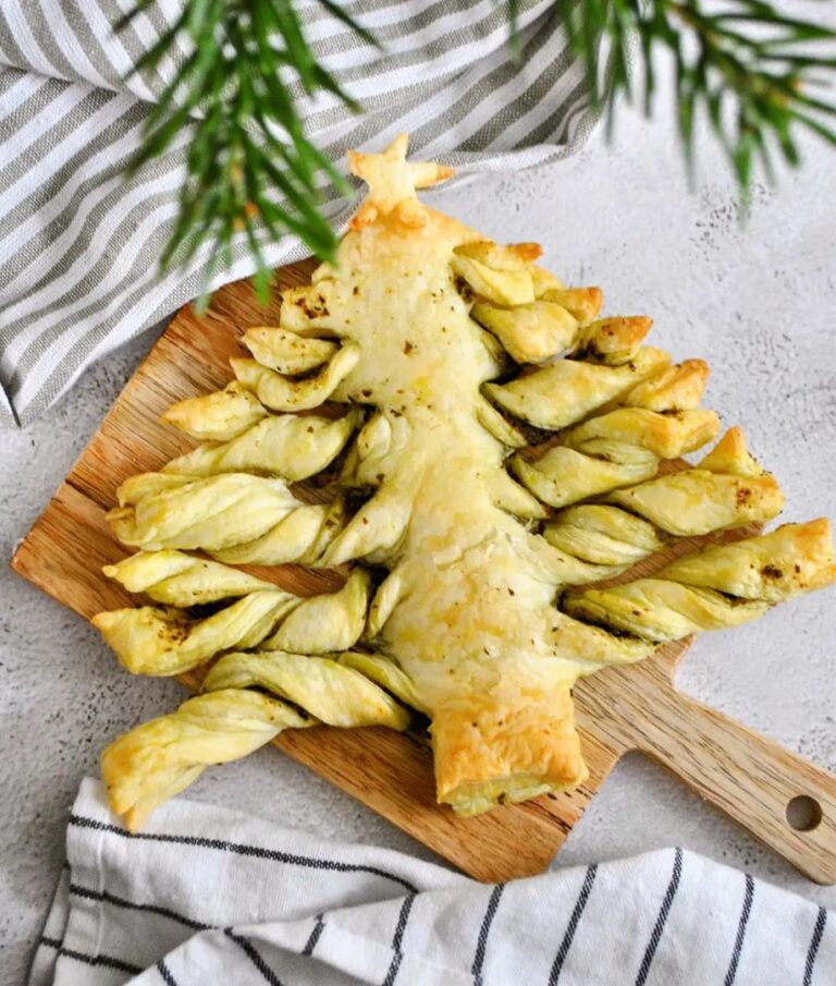 Sapin de Noël feuilleté au pesto