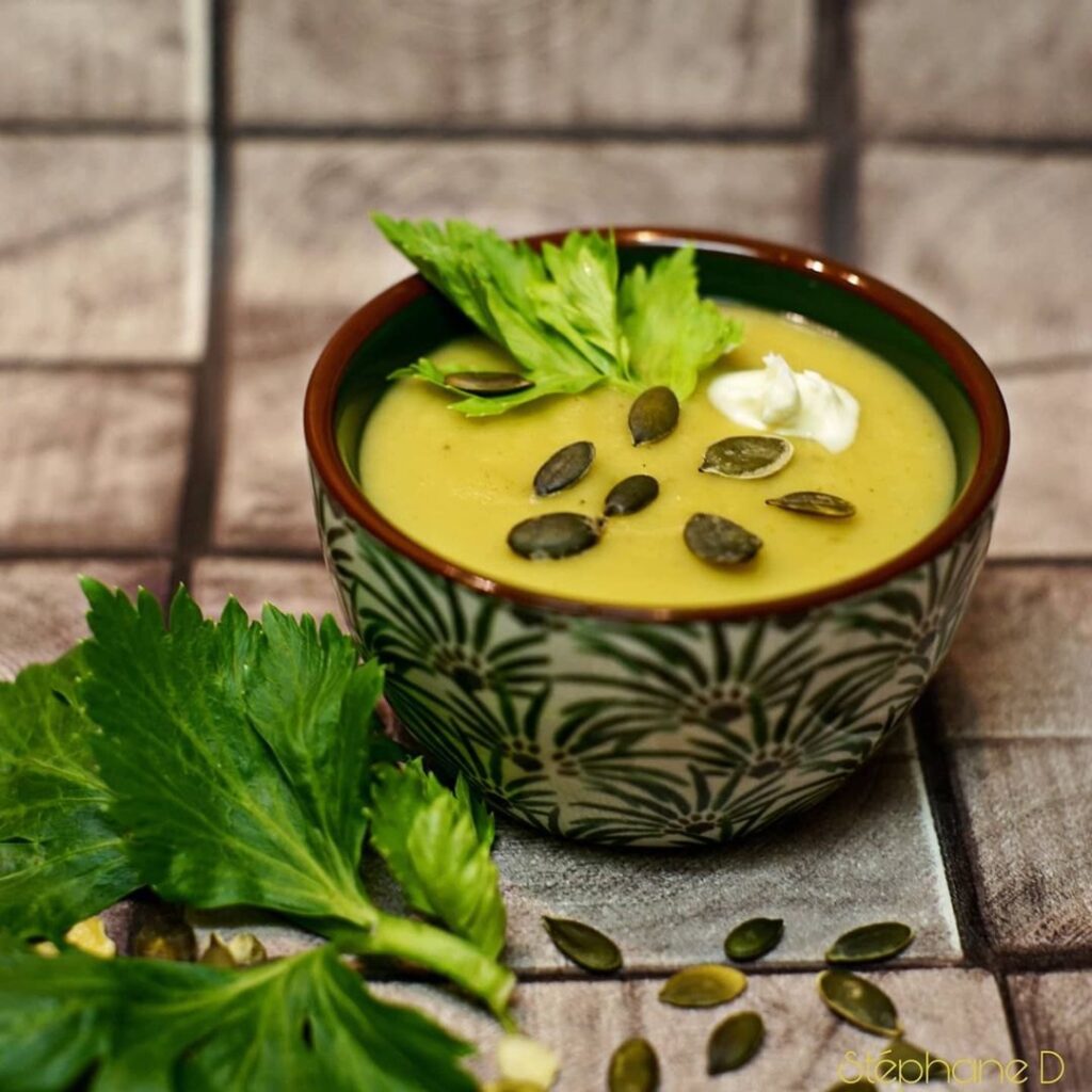 Velouté de céleri branche, pommes de terre, curry