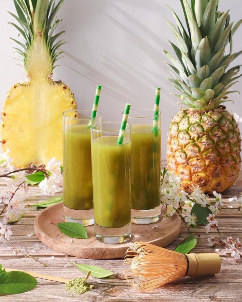 Jus de fruit ananas et matcha