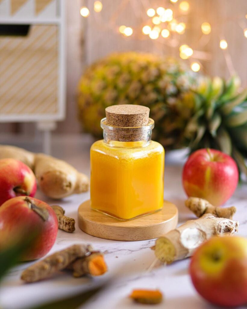 Jus d’ananas pomme curcuma et gingembre
