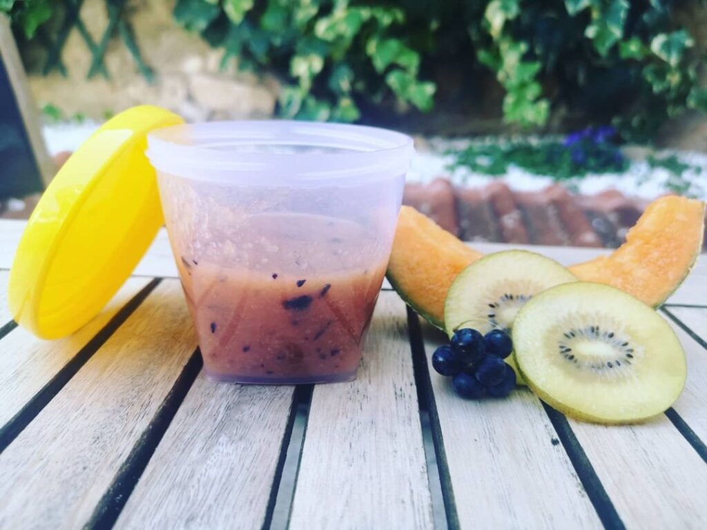 Smoothie melon kiwi raisins