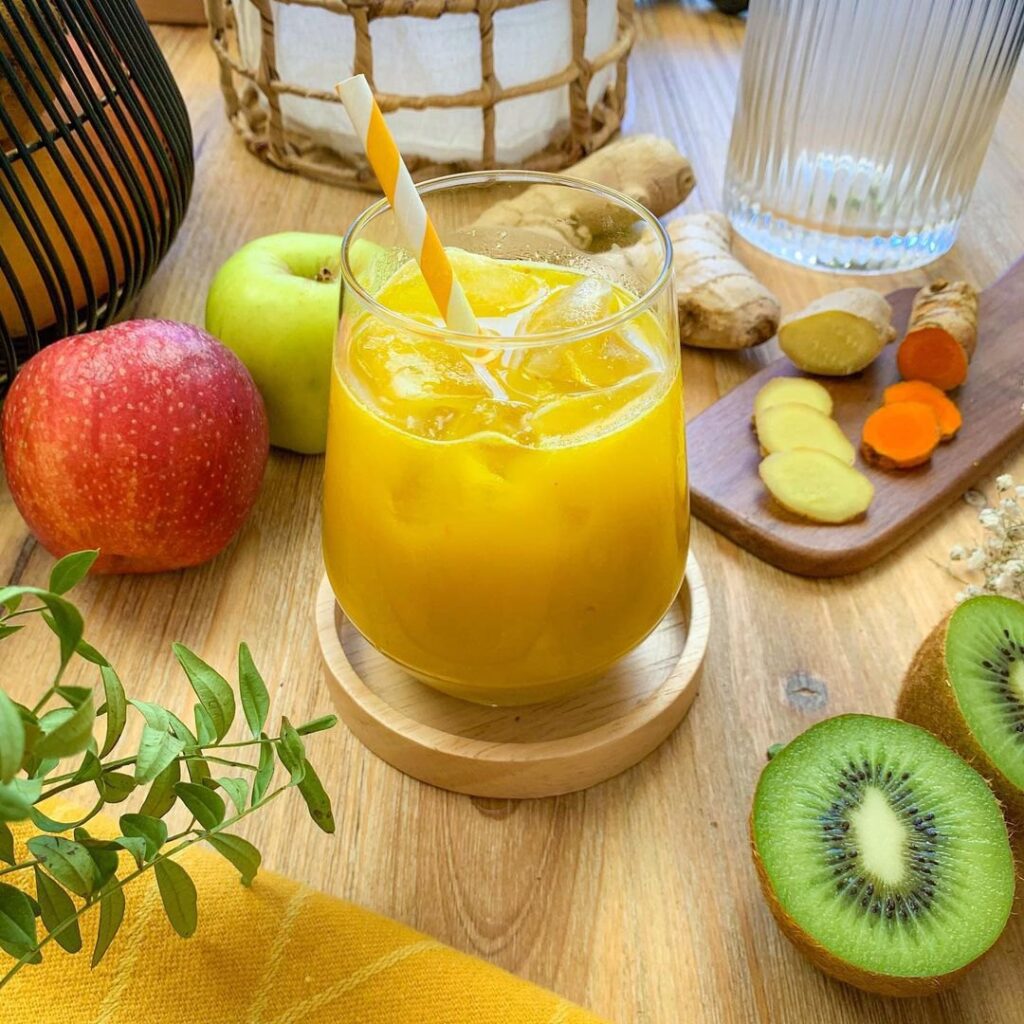 Jus de pomme kiwi gingembre et curcuma