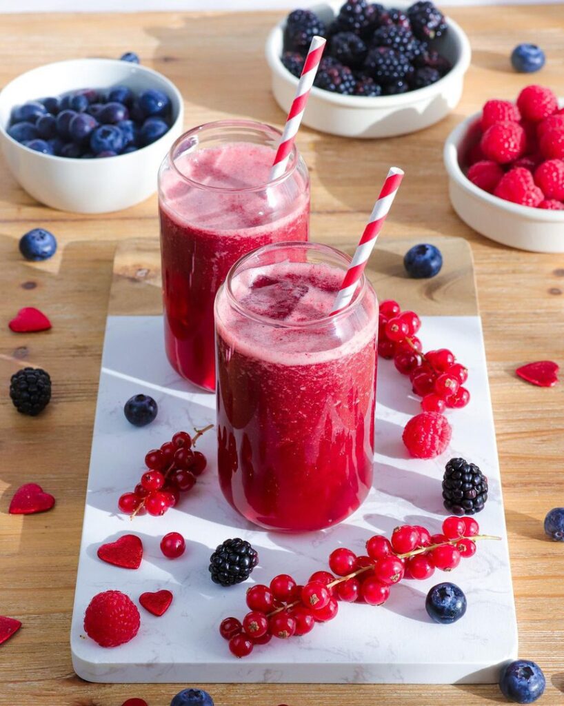 Jus de fruits aux pommes et fruits rouges