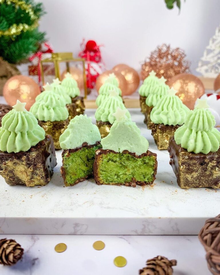 Cubes à la pistache et glaçage chocolat