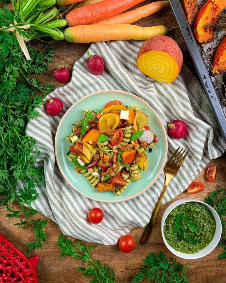 Salade de pâtes au pesto de fanes