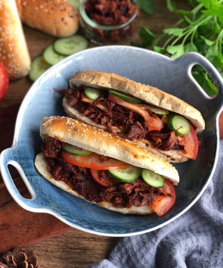 Pulled pork hot-dog