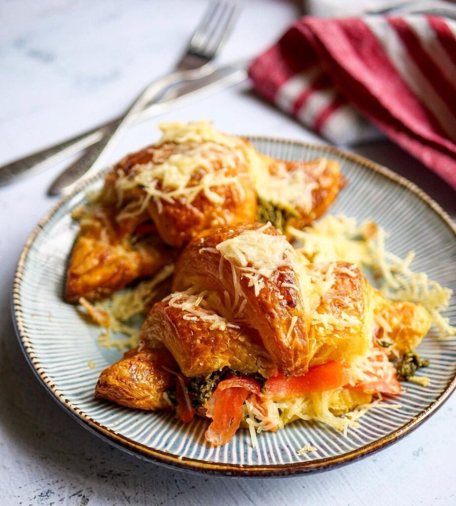 Croissants garnis au saumon et épinards