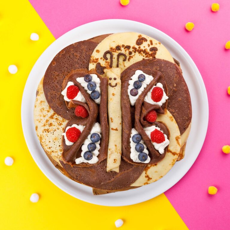 Torta de crepes borboleta