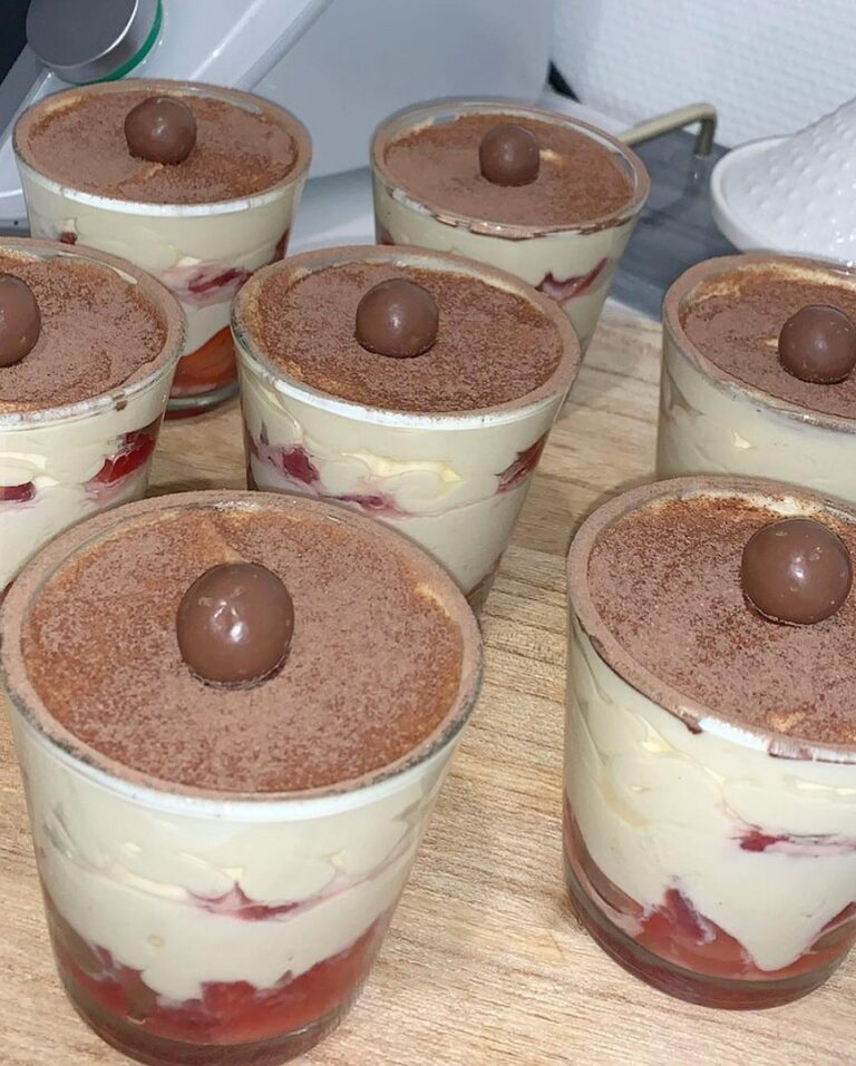 Verrines de tiramisu fraises et Maltesers