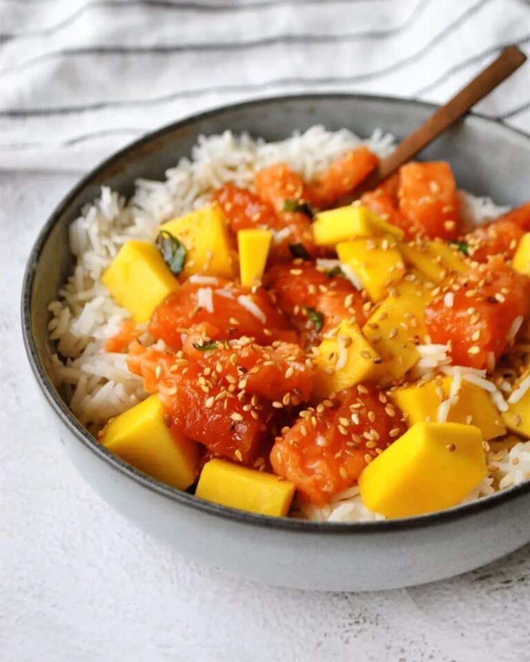 Poke bowl saumon, mangue, basilic