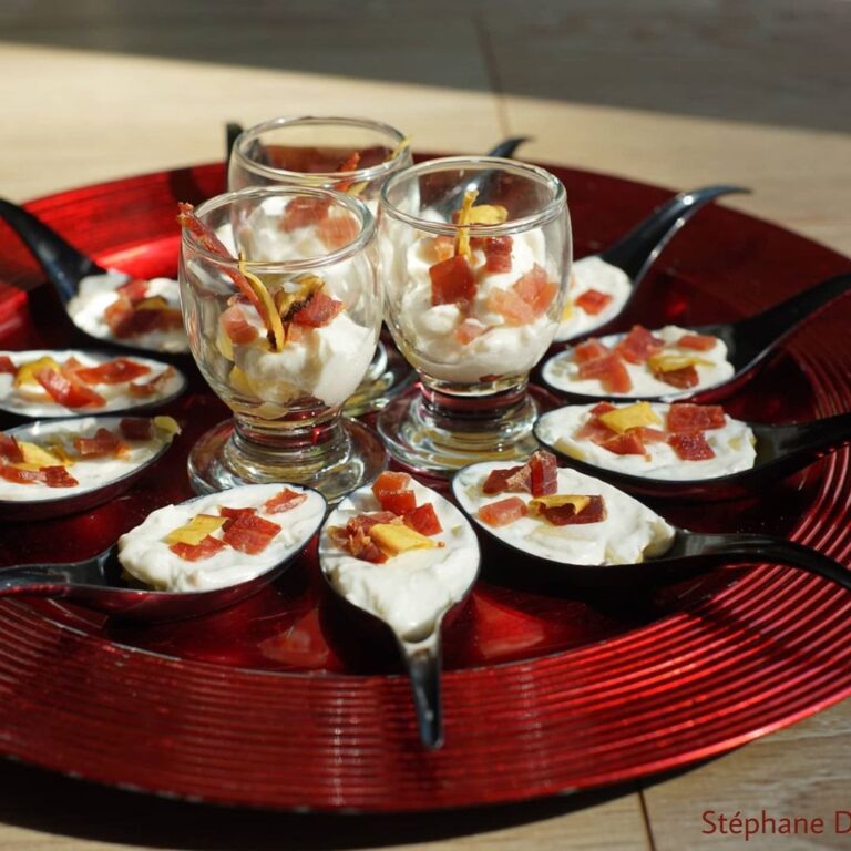 Cuillères et verrines pommes chèvre jambon