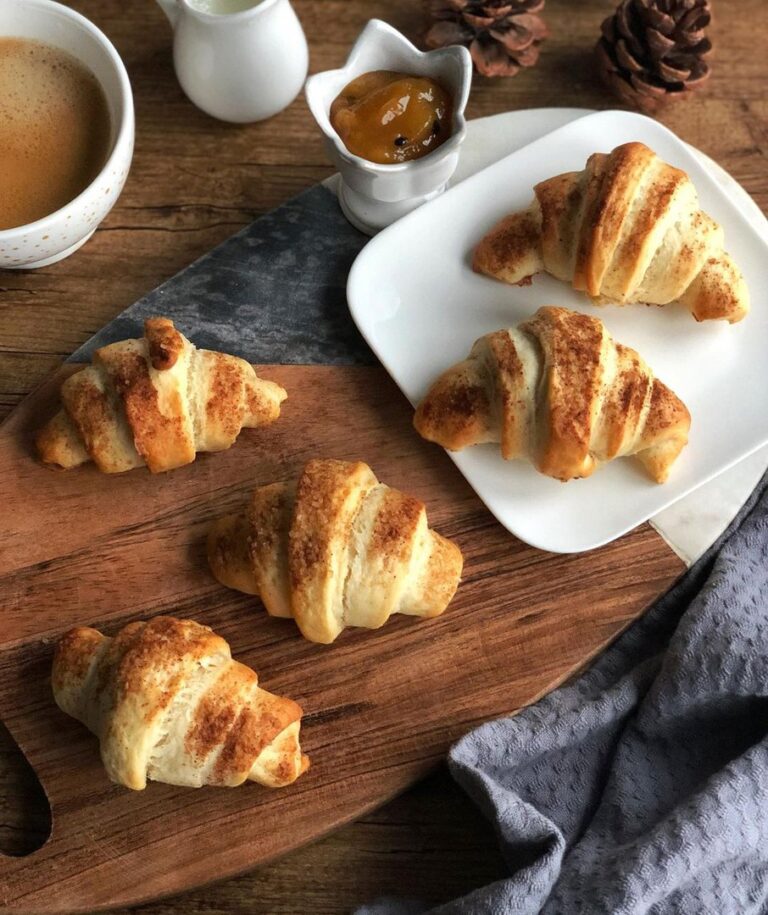 Croissants briochés à la cannelle