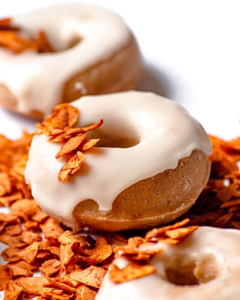 Donuts vegan à l’érable & bacon de coco