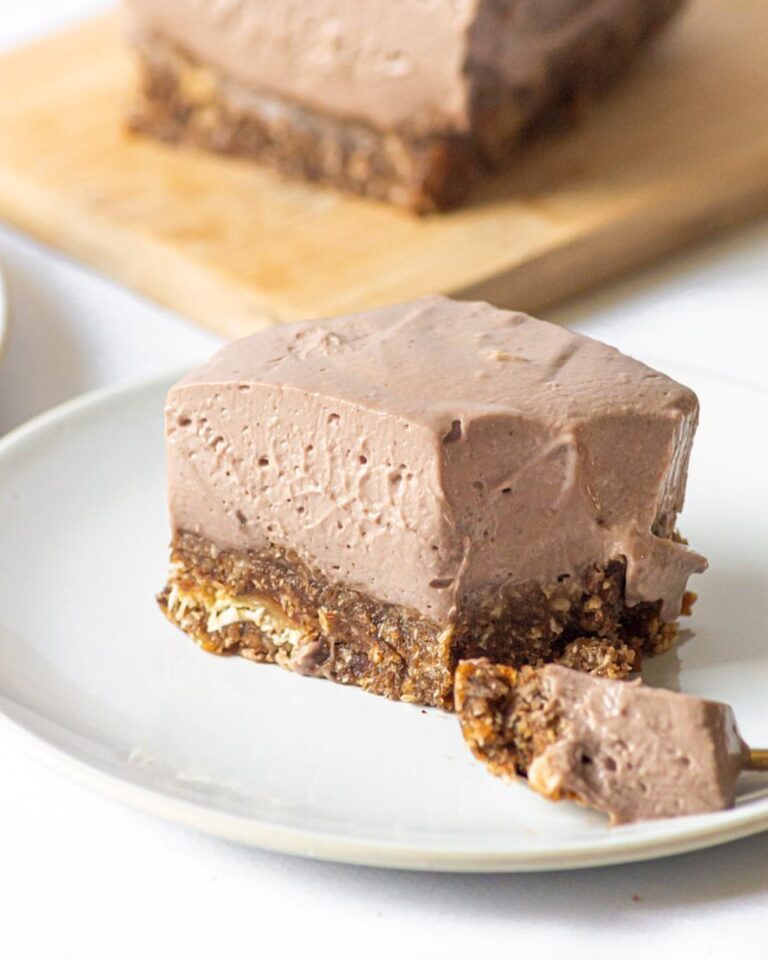 Gâteau à la mousse cacao et biscuits croquants végétarien