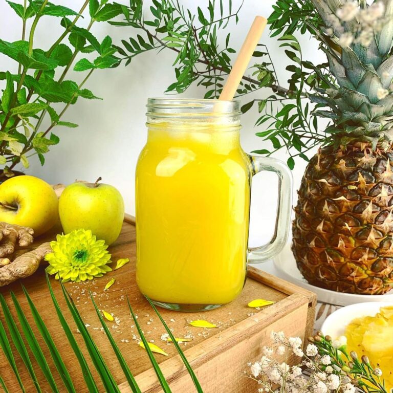 Jus d&rsquo;ananas, pomme, gingembre et menthe