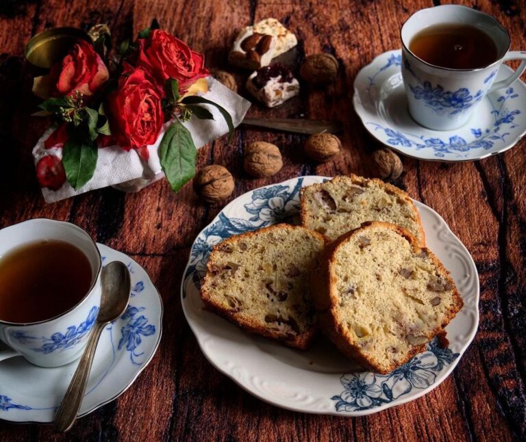 Banana bread macadamia