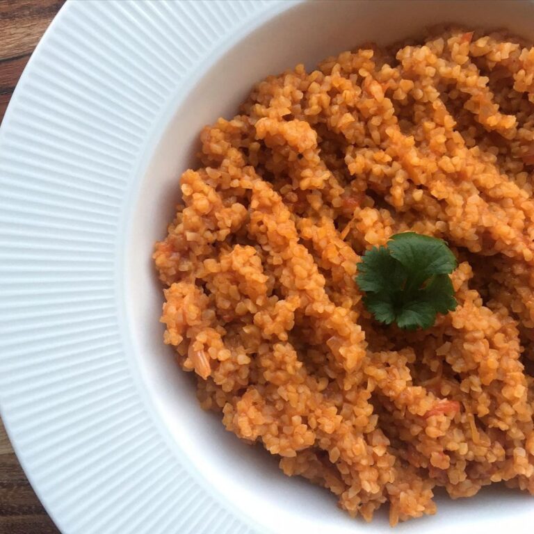 Boulgour à la sauce tomate et aux oignons