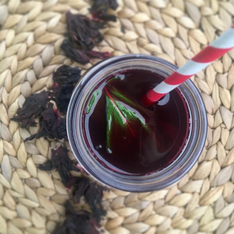 Jus de bissap à l&rsquo;hibiscus et à la menthe