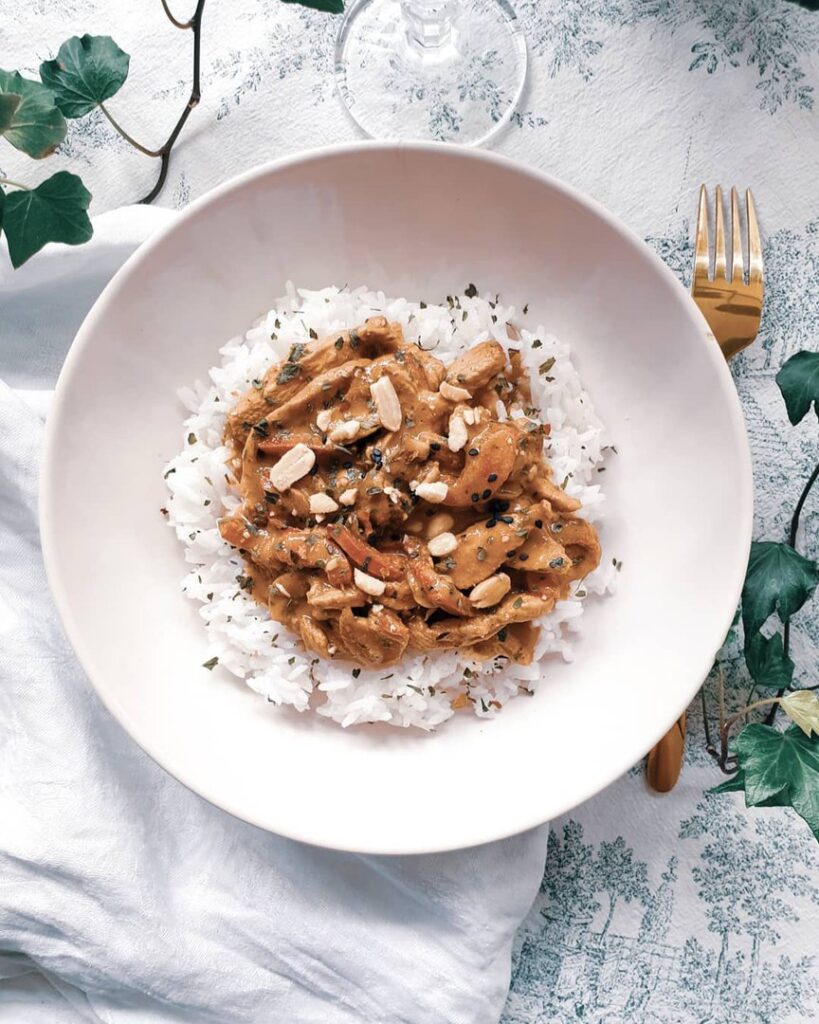 Sauté de poulet et poivrons sauce cacahuète