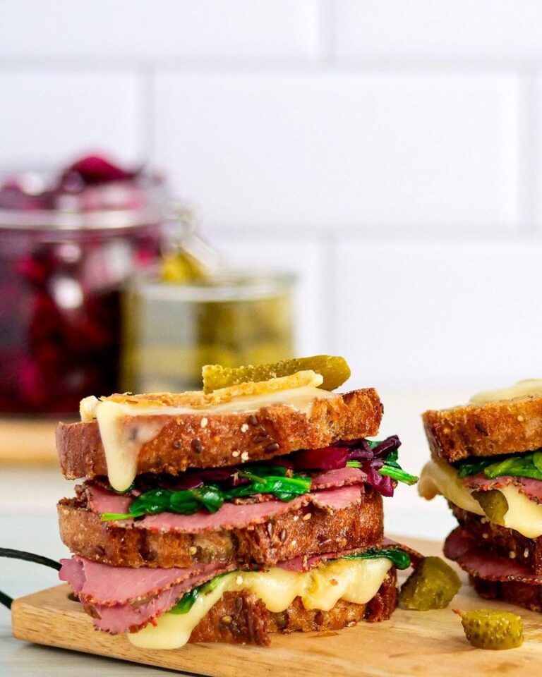 Croque au pastrami et fromage à raclette