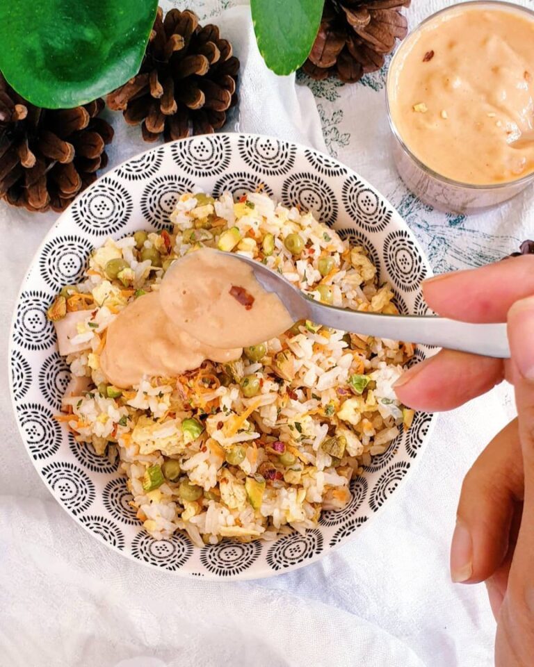 Riz cantonais avec sa sauce au beurre de cacahuète