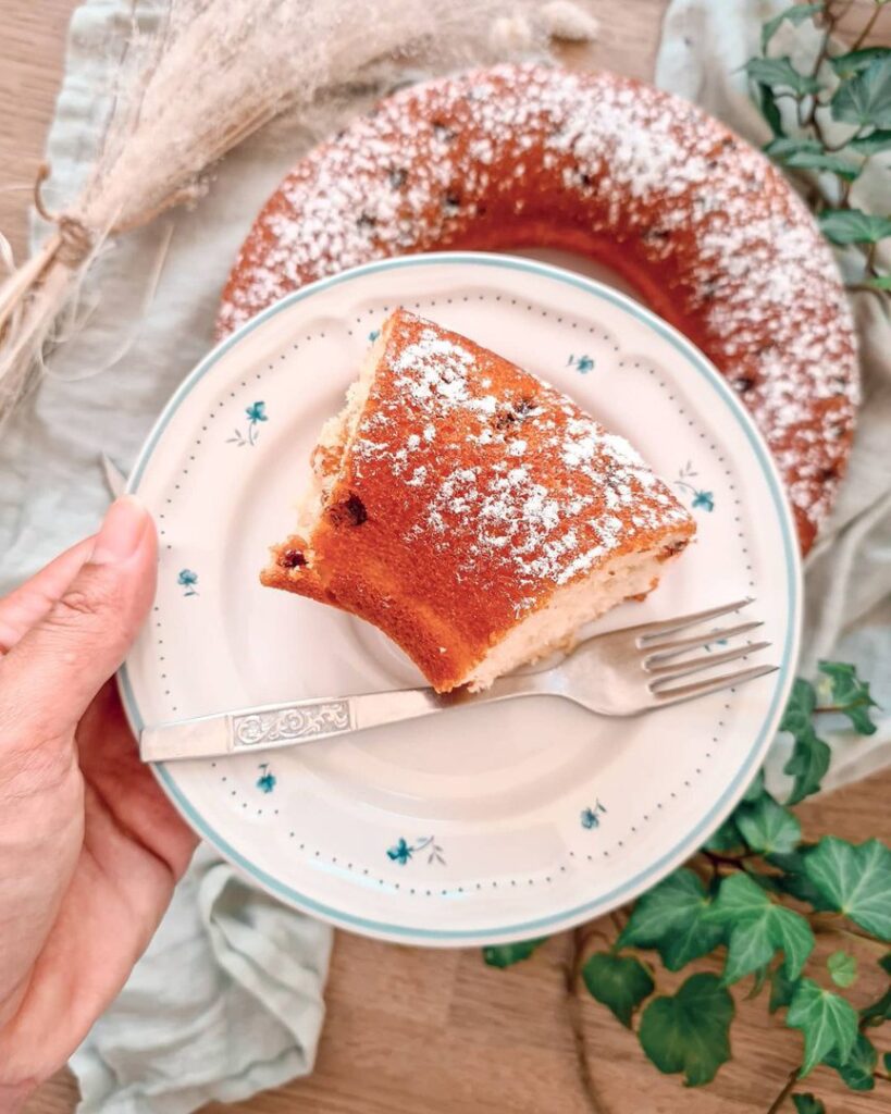 Gâteau yaourt au raisins secs et au rhum