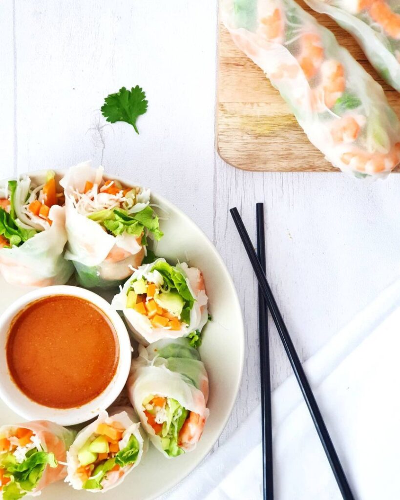 Spring rolls crevettes – avocat