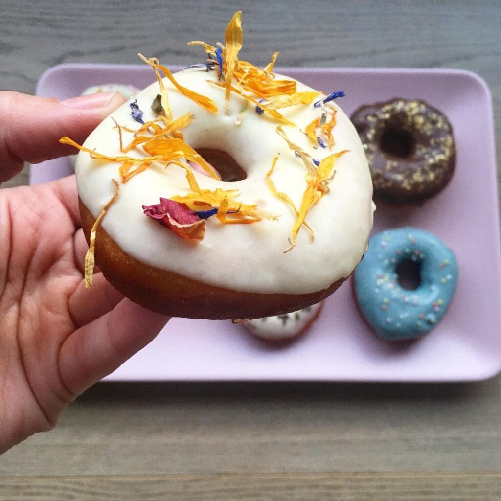 Donuts glaçage aux deux chocolats