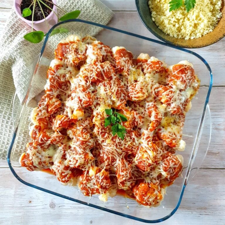 Gratin de chou-fleur et sauce tomate épicée