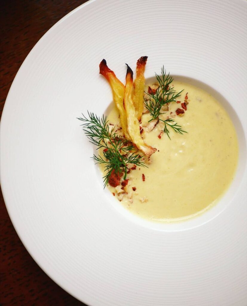 Crème  de panais au curry