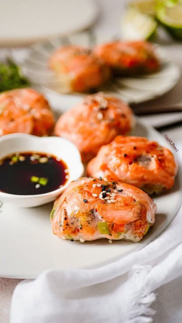 Rouleaux de printemps au saumon et au chou